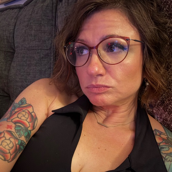 Meet your Posher, Lori - Picture 2 of 3